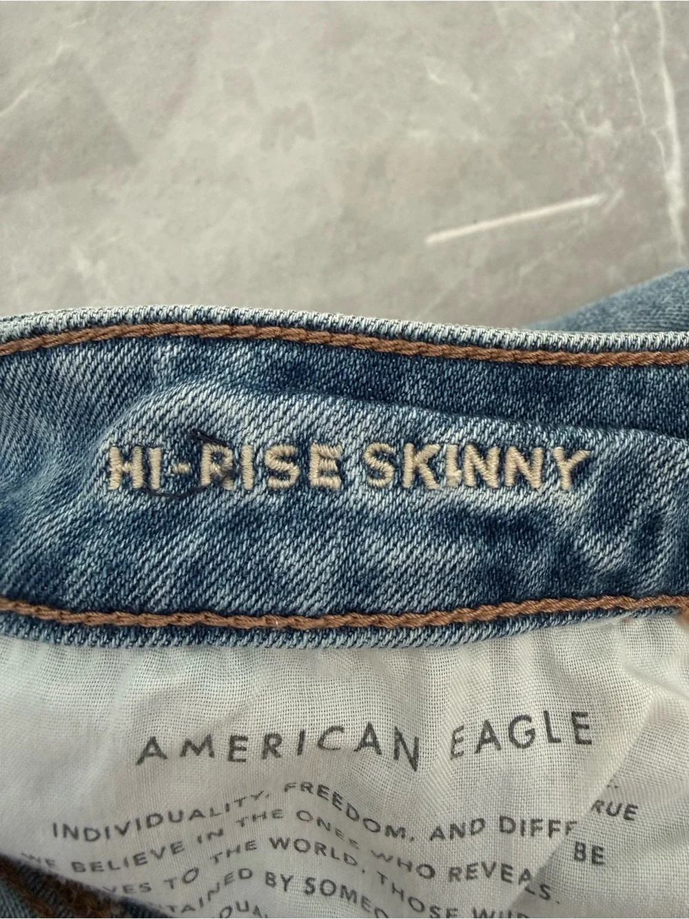 Women’s American Eagle Hi-Rise Super Stretch Hand Cut Off Shorts Distressed 4
